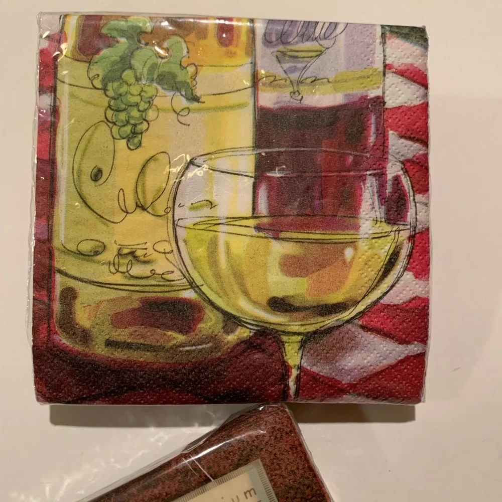 NWT LOT OF 2 WINE THEMED BEVERAGE NAPKINS.